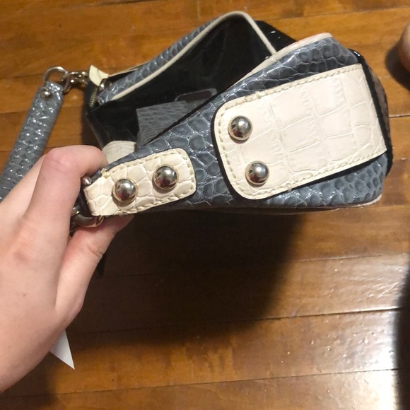 GUESS Purse - Picture 2 of 5